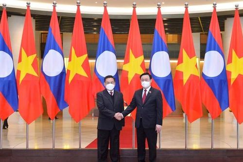 Chủ tịch Quốc hội Vương Đình Huệ đón Chủ tịch Quốc hội Lào và đoàn công tác thăm chính thức Việt Nam