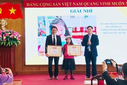 Trao giải Cuộc thi ảnh 'Khoảnh khắc cùng sách'