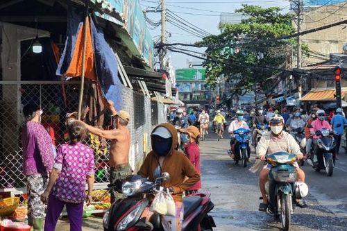 Để tình trạng chợ tự phát 'mọc ra' làm tăng nguy cơ mất an toàn phòng dịch