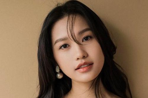 'Bạn gái tin đồn' Đoàn Văn Hậu đáp trả khi bị nói làm 'trà xanh'