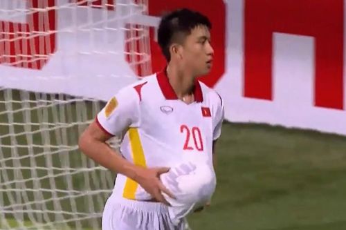 Phan Văn Đức tạo bụng bầu tặng nàng WAGs Nhật Linh sắp sinh quý tử