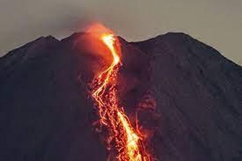 Núi lửa phun trào ở Indonesia, ít nhất 13 người chết