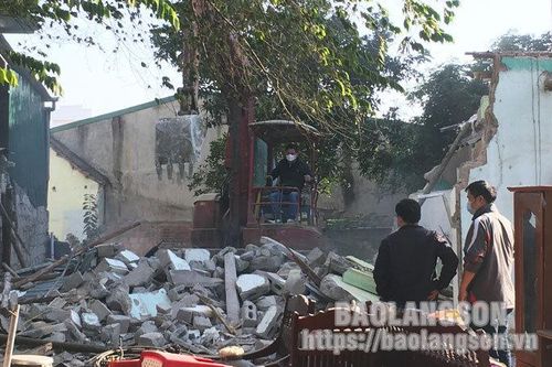 Thành phố Lạng Sơn: Cưỡng chế thu hồi đất thực hiện Dự án Khu đô thị Phú Lộc ITin khácChung tay phòng chống HIV/AIDS trong bối cảnh dịch COVID-19THÔNG BÁO NỘI DUNG, CHƯƠNG TRÌNH KỲ HỌP THỨ BẢY (KỲ HỌP THƯỜNG LỆ CUỐI NĂM 2021) HĐND TỈNH KHÓA XVII NHIỆM KỲ 