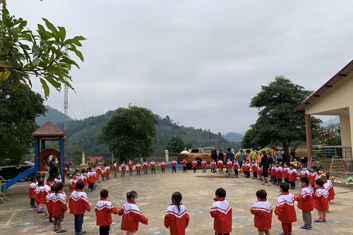 Đông ấm tình người