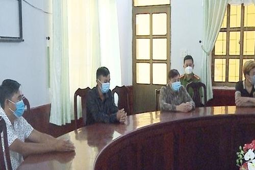 Rủ nhau trộm tôm của công ty đem bán