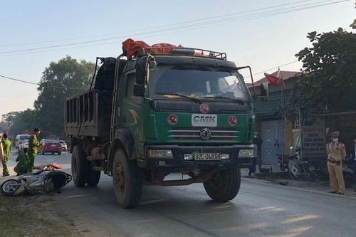 Va chạm với xe tải trên đường đi làm, cô gái trẻ tử vong
