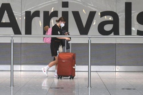 CDC Mỹ khuyến cáo người dân tránh đến Pháp