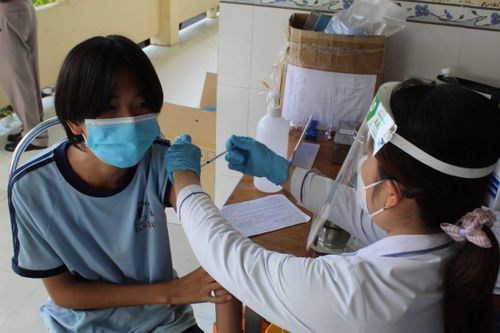 Đồng Tháp: Đến tận nhà, tiêm vaccine phòng Covid-19 cho người dân