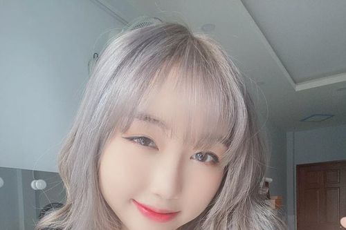 Được fan giấu mặt donate 100 triệu, nữ streamer có biểu cảm lạ