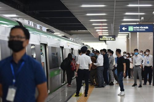 Tàu Cát Linh diễn tập, hành khách tưởng lầm gặp sự cố?