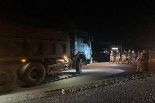 Bắt quả tang nhóm đối tượng khai thác quặng trái phép