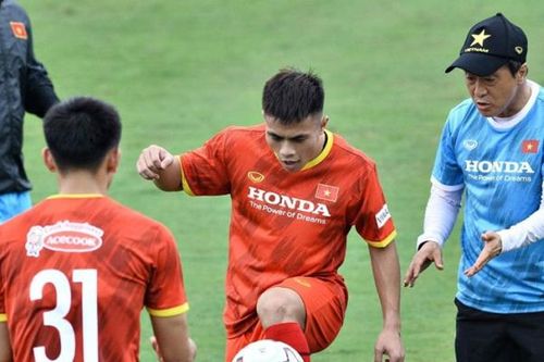 Lý Công Hoàng Anh sắp sang Singapore cùng ĐT Việt Nam dự AFF Cup 2020