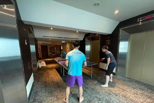 Tuyển Việt Nam nhận món quà đặc biệt ở Singapore