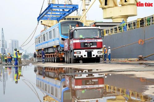Bốn đoàn tàu của tuyến metro Bến Thành - Suối Tiên về đến Việt Nam