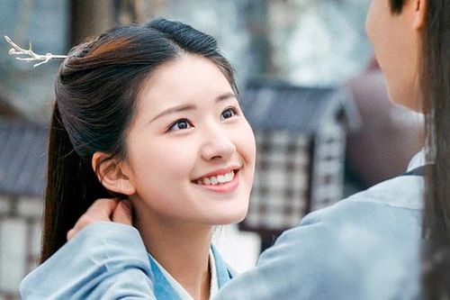 Triệu Lộ Tư to gan giành vai với đàn chị 'mặt đơ' khét tiếng Cbiz, quyền lực của 'thánh cọ nhiệt' lớn như núi rồi sao?