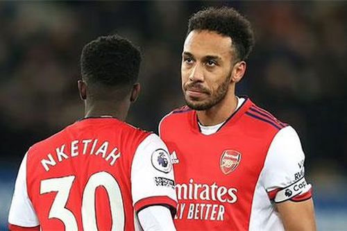 Gary Neville: 'Arsenal nên bán Aubameyang'
