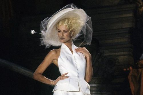 Di sản Y2K lừng lẫy của John Galliano