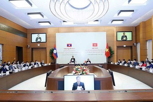 Chủ tịch Quốc hội Vương Đình Huệ và Chủ tịch Quốc hội Xaysomphone Phomvihane chủ trì hội thảo trao đổi kinh nghiệm công tác Quốc hội