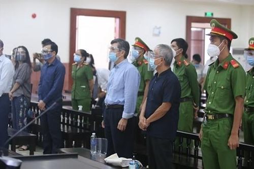 Cái giá phải trả của những người nhắm mắt làm bừa