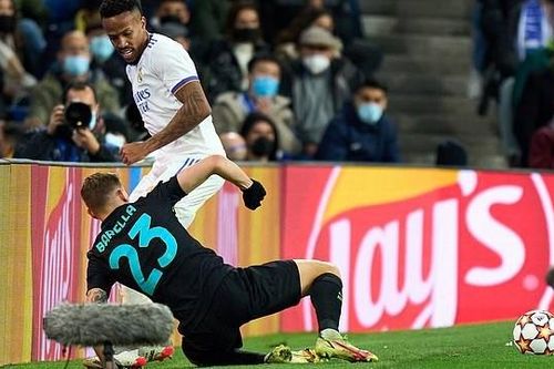 Real Madrid giành ngôi đầu bảng UEFA Champions League