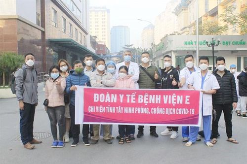 Thầy thuốc Bệnh viện E lên đường chi viện cho Tây Ninh