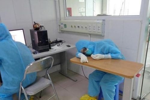 Giám đốc Sở Y tế TP. HCM: Có khoảng 1000 nhân viên y tế nghỉ việc vì kiệt sức
