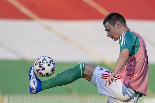 Chợ đông chưa mở cửa, Chelsea đã đón tân binh đầu tiên