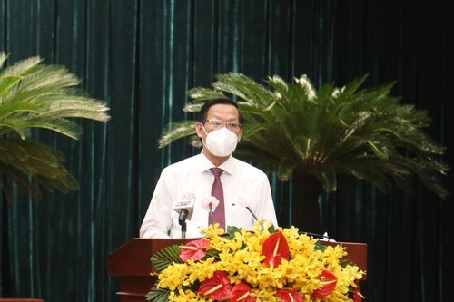 Chủ tịch TP.HCM: Hỗ trợ an sinh còn lúng túng
