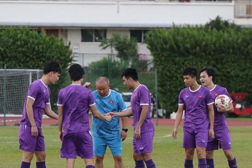Thầy Park chơi 'oẳn tù tì', tuyển Việt Nam cười nghiêng ngả
