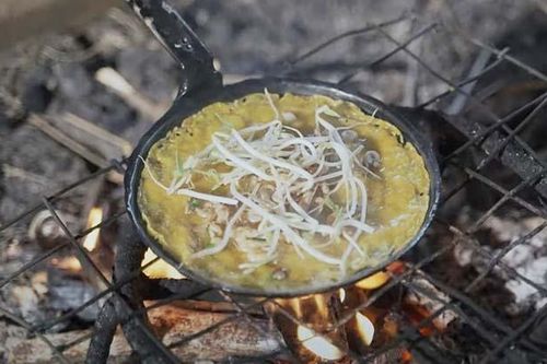 Đậm đà bánh xèo tôm Biển Hồ