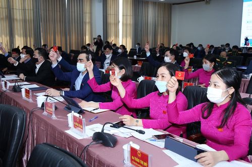 Kỳ họp thứ Ba, HĐND tỉnh: Các đại biểu thảo luận tại hội trường