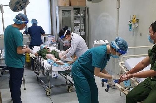 Chống đối quyết định cưỡng chế, ném chai xăng làm 4 cán bộ chiến sĩ Công an bị thương