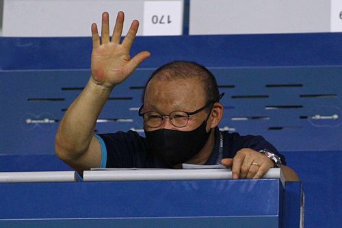 HLV Park và trợ lý do thám đối thủ tại AFF Cup