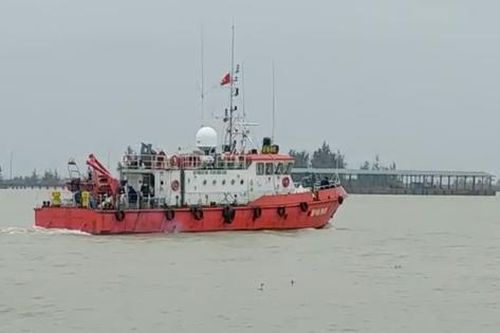 Sau 9 ngày vẫn chưa tìm thấy 5 ngư dân Nghệ An mất tích trên biển