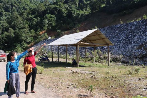 Khu tái định cư bị sạt lở, 17 hộ dân vẫn 'sống mòn' bên dòng Nậm Nơn