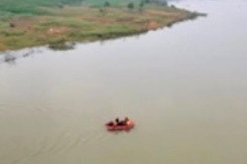 Xuyên đêm tìm tung tích nam thanh niên nghi nhảy cầu tự tử