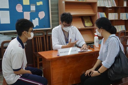 TP Hồ Chí Minh: Gần 80% phụ huynh học sinh lớp 9 và 12 đồng ý cho con đến trường học trực tiếp