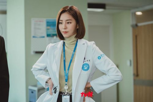 Nữ thần xứ Hàn UEE xuống sắc không phanh trong phim mới, lộ rõ dấu hiệu tuổi tác khiến khán giả ngỡ ngàng