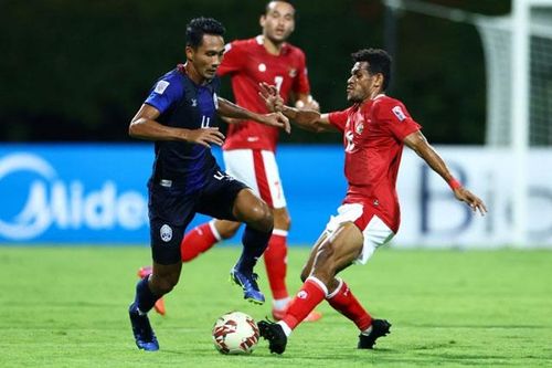Thắng Campuchia 4-2, Indonesia vượt Việt Nam lên nhì bảng