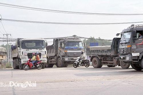 Mất an toàn giao thông tại nút giao quốc lộ 51 và đường chuyên dùng