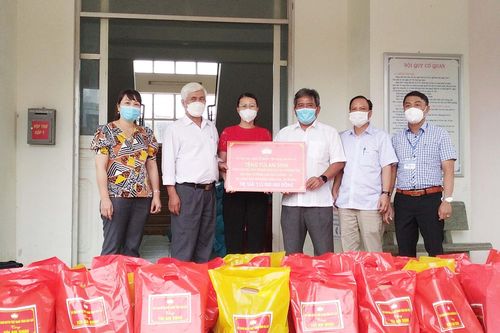 'Tiếp sức' người dân vượt qua đại dịch