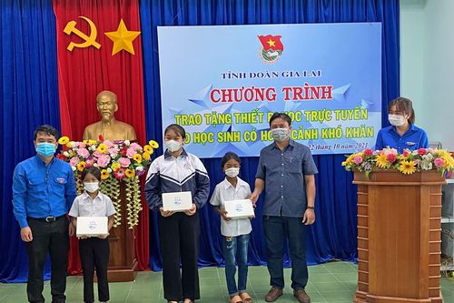 Gia Lai: Tăng cường tuyên truyền Chương trình 'Sóng và máy tính cho em'