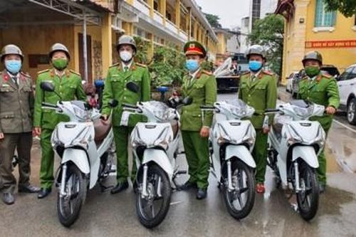 Chính trị - Xã hội Pháp luật - Cuộc sống Trang cấp 306 xe mô tô chuyên dụng cho công an chính quy phường xã