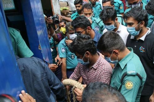 Bangladesh tử hình 20 sinh viên đánh đập bạn học đến chết