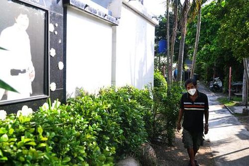 Mộng ca hát không thành, ông lão ve chai về ở nghĩa trang, nguyện chăm sóc mộ nghệ sĩ