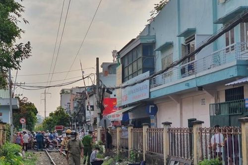 Người phụ nữ bị tàu lửa kéo lê, tử vong tại chỗ