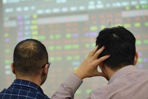 Bluechip ghìm chân thị trường, cổ phiếu đầu cơ thoát hình 'cây thông'