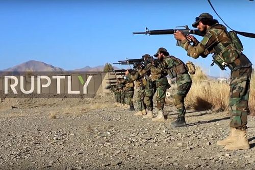 Video thành viên Taliban hăng say tập luyện với súng thật