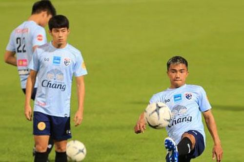 HLV Polking lên gân khi Chanathip hội quân