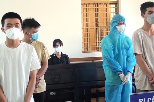 Gây thương tích rồi đập phá tài sản